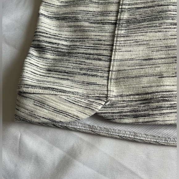 Lululemon Runderful Long Sleeve - Size 10 White/Gray - Picture 13 of 13